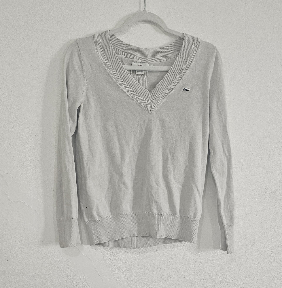 Vineyard vines grey white v-neck embroidered sweater